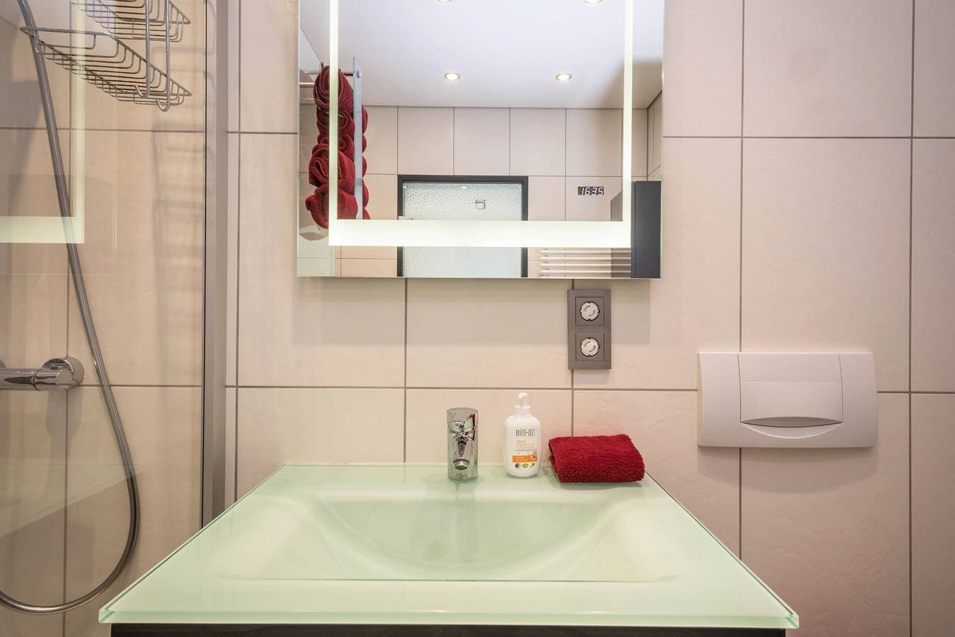 Foto 13 von 26: Moderne Ferienwohnung "Imelda" mit Balkon, Seeblick, WLAN
