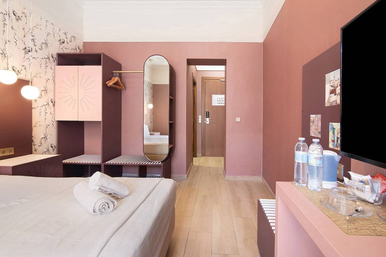 Foto 3 von 30: Zimmer 'Quarto Twin Comfort Plus 102' mit gemeinsamer Terrasse, WLAN und Klimaanlage