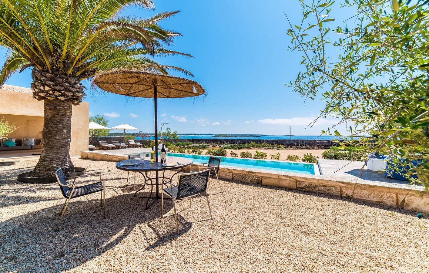 Apartment mit Meerblick, Pool, Terrasse und AC 2 km von Playa Es Pregons entfernt 1