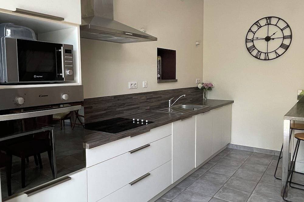 Foto 13 von 16: A charming, renovated house with an enclosed garden, located 1 km from Pors Carn Beach.
