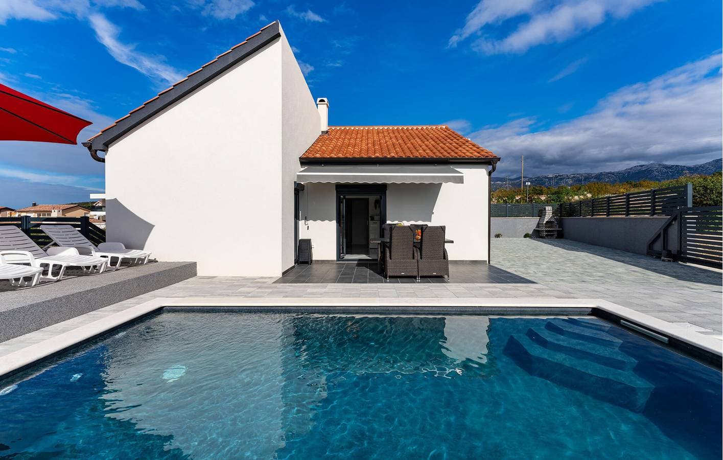 Foto 13 von 37: Urlaub am Meer: Modernes Apartment mit Pool, Terrasse und atemberaubender Aussicht