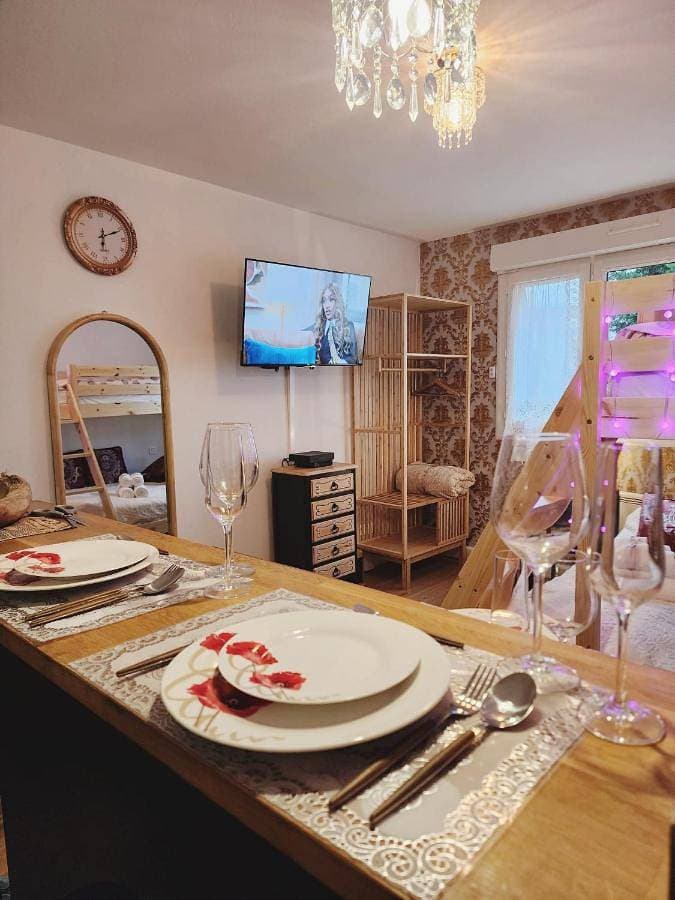 Luxy Room 1