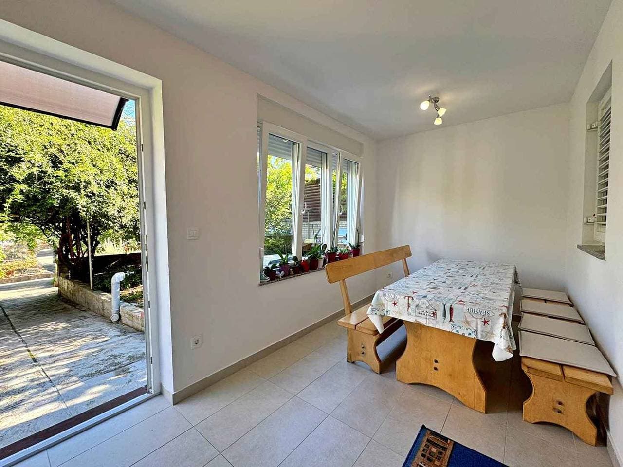 Foto 2 von 28: Ferienwohnung mit Terrasse und Grillmöglichkeit