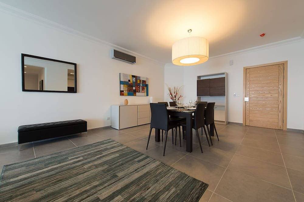Foto 12 von 29: Seafront Luxury Apartment incl Pool