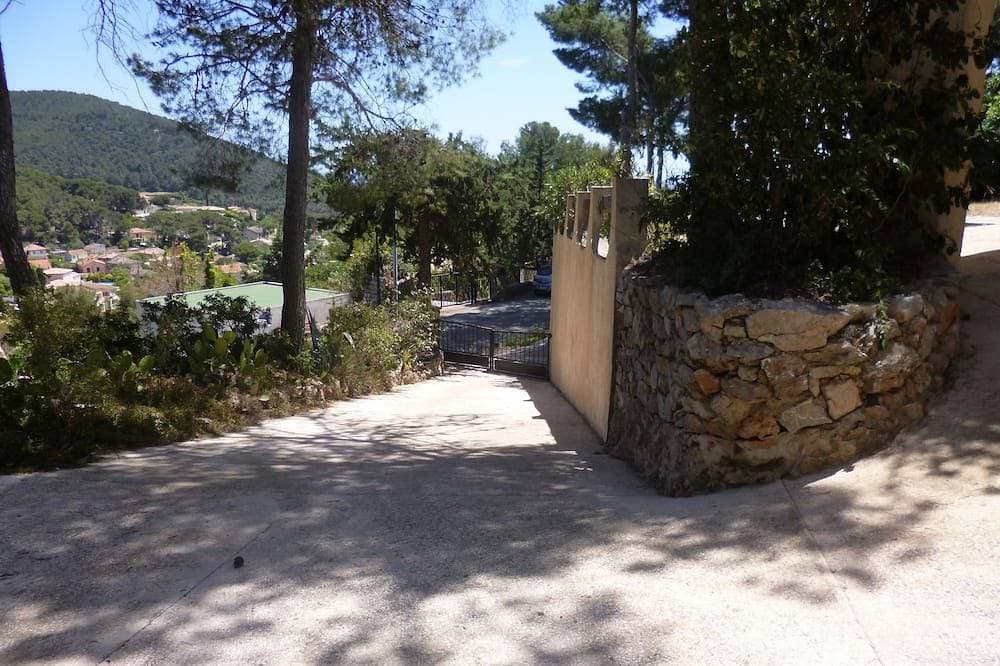 Foto 3 von 6: Garden-level studio with pool facing the Giens peninsula, close to beaches