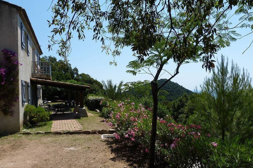 Foto 11 von 30: Freistehende Villa mit schönem Meerblick und großem Garten