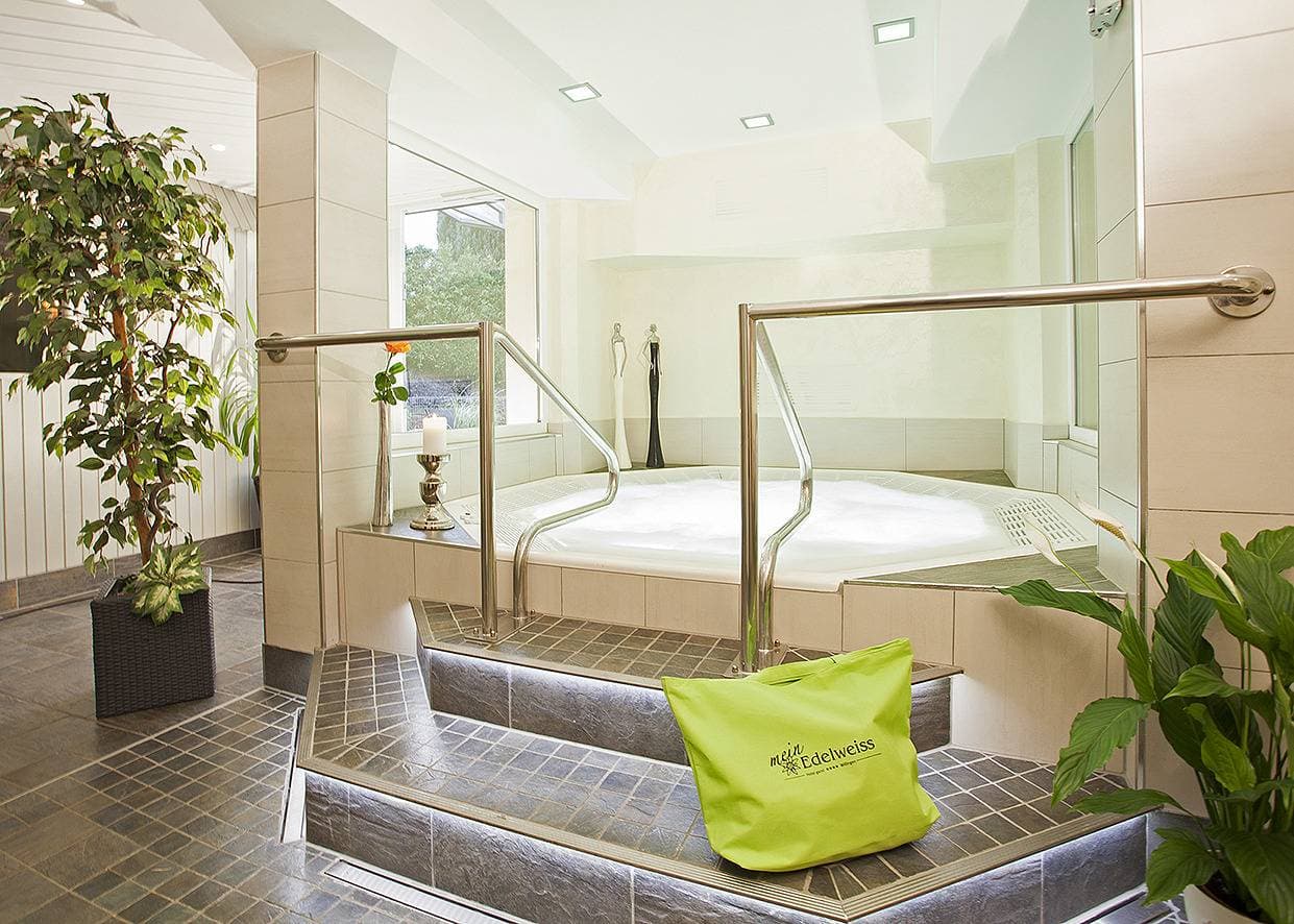 Foto 4 von 45: Hotel Edelweiss - Garni - Ferienwohnung Strycktal