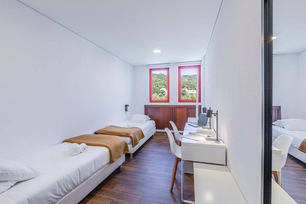 Foto 7 von 10: Twin Room with Shared Bathroom