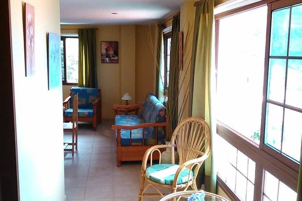 Foto 8 von 14: Ruhig gelegenes Appartment mit grosser Fensterfront, Blick nach Teneriffa