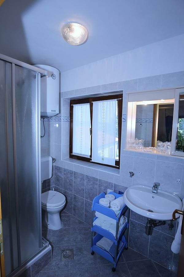 Foto 9 von 18: Two bedroom apartment with large balcony and partial sea view