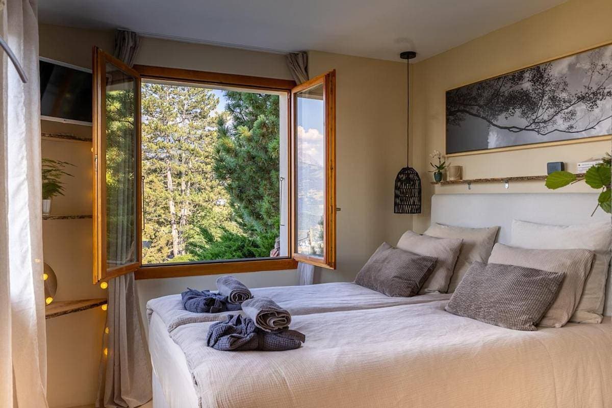"Le chalet dans le ciel" Small, cozy, and peaceful studio with a dream view 1