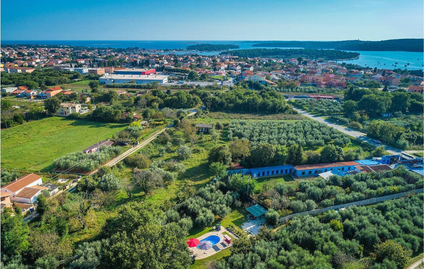 Foto 6 von 50: Reizende Ferienwohnung mit Terrasse, Pool und Strandzugang – 2 km vom Strand Bijeca entfernt