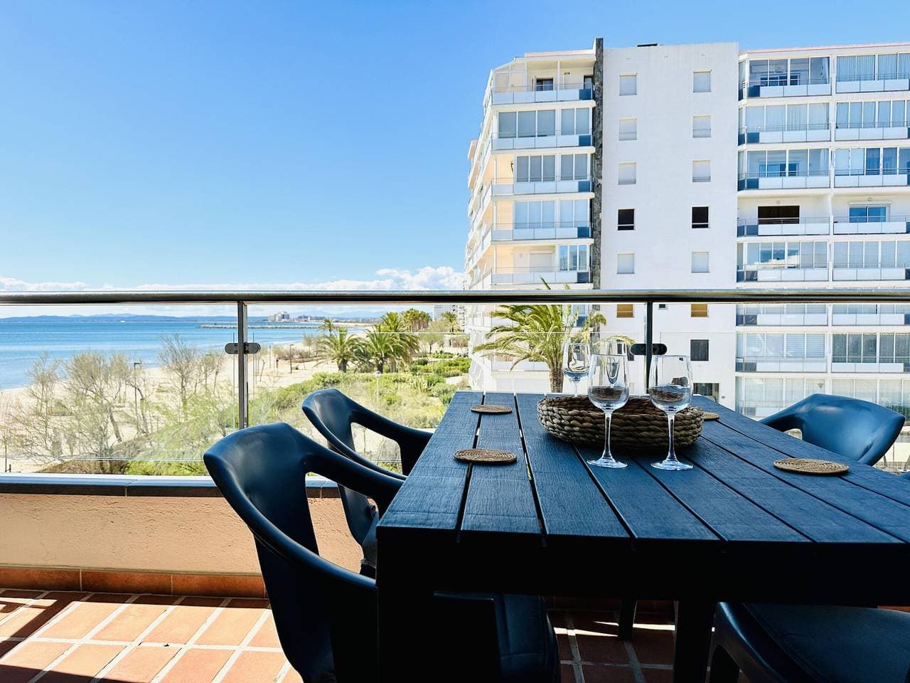 Foto 4 von 24: Meerblick-Apartment mit Terrasse und privatem Parkplatz in Roses
