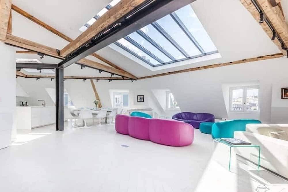 Foto 3 von 30: A Striking Sunlit Haussmann Penthouse- Luxury Living In Monceau Champs Elysees