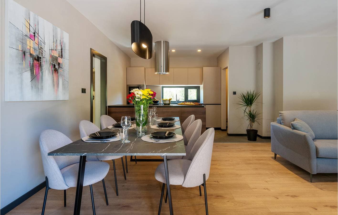 Foto 7 von 44: Geräumige 2-Zimmer-Wohnung mit Pool, WLAN und Parkplatz