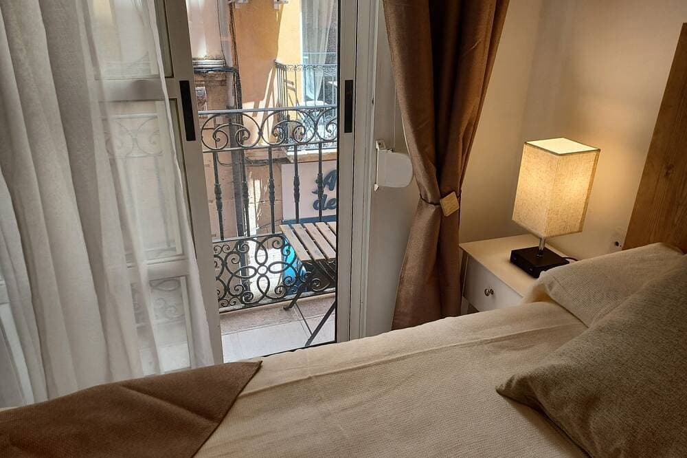Fantastic central and romantic studio 5 min. from the beach-Wifi-Aire Acon. 1