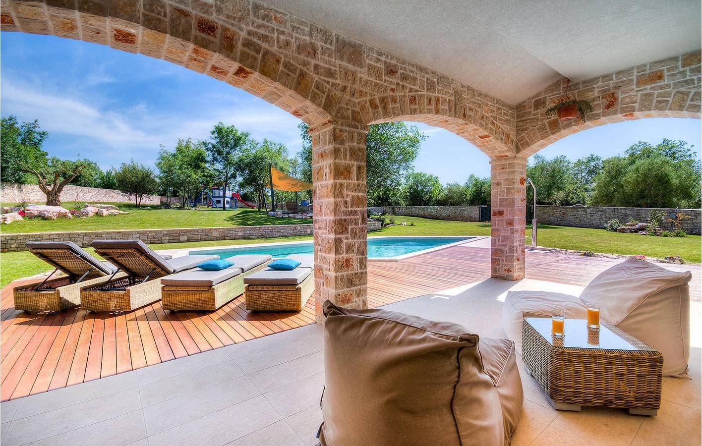 Foto 8 von 44: Reizende Ferienwohnung mit Pool und WLAN, nur wenige Schritte von Idila Rakovci entfernt!