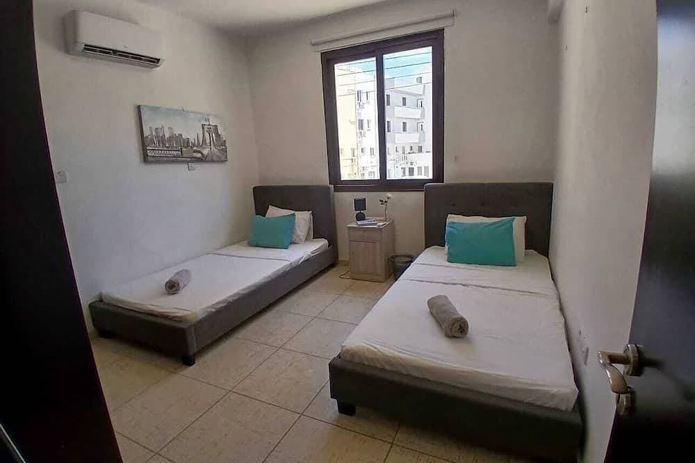 Foto 9 von 26: Charming 2-bedroom apartment in Larnaca with WiFi and AC