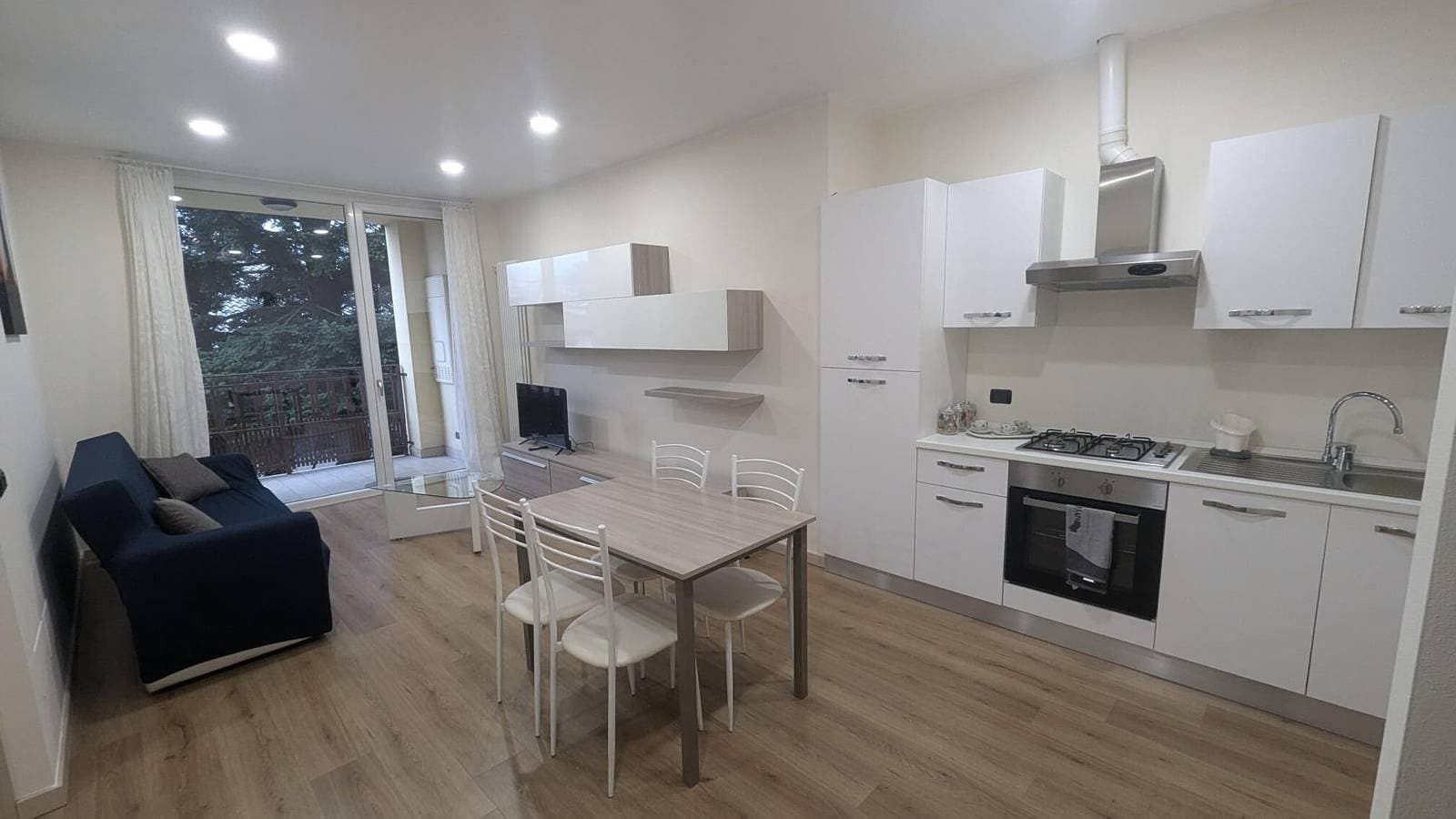 Foto 6 von 10: Ferienwohnung 'Nicla' mit Seeblick, Wi-Fi und Klimaanlage