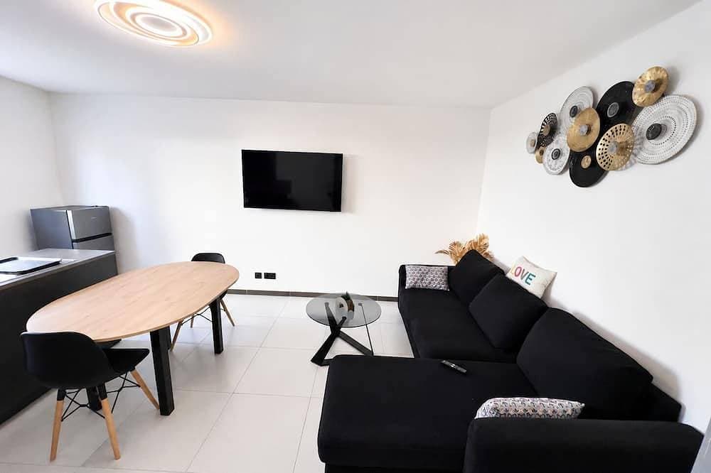 Foto 7 von 11: Apartment on the Canal de l'Ourcq — Private Parking, Pantin