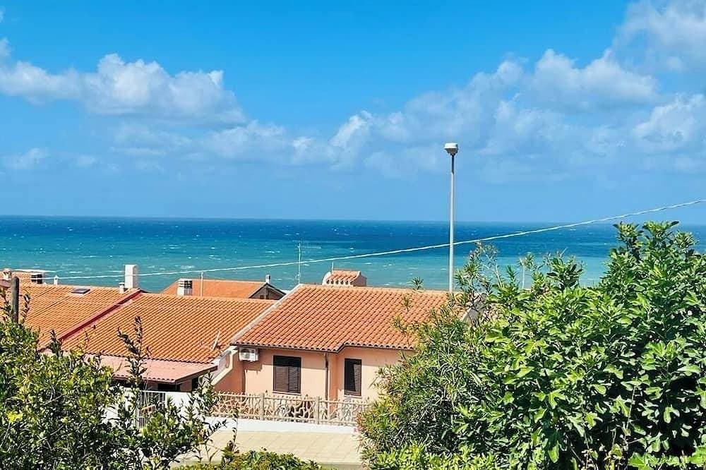 Foto 11 von 30: Villa with Beautiful Private Garden & Breathtaking Sea View
