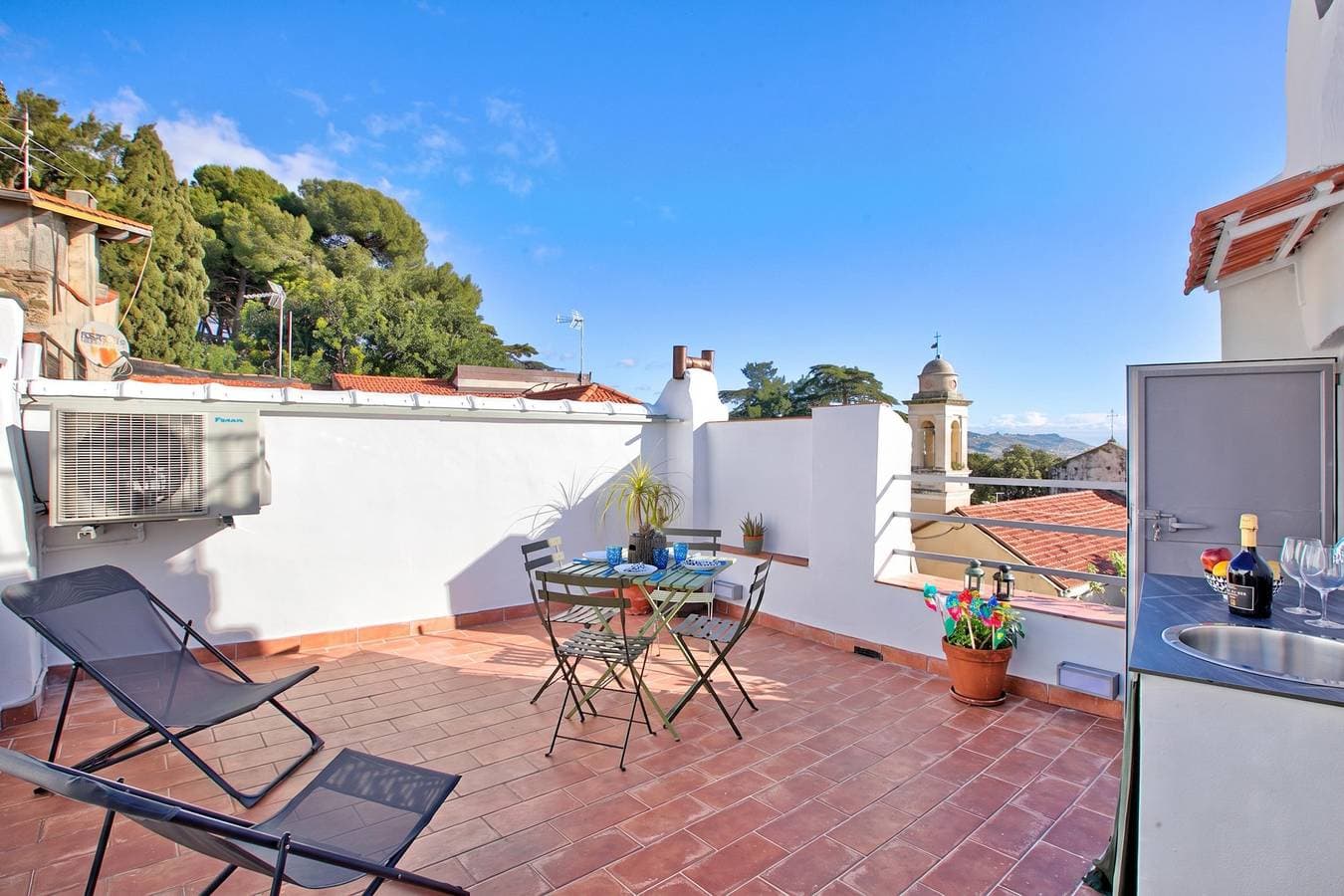 Foto 4 von 37: La Torretta Holiday Home with Terrace, Sanremo