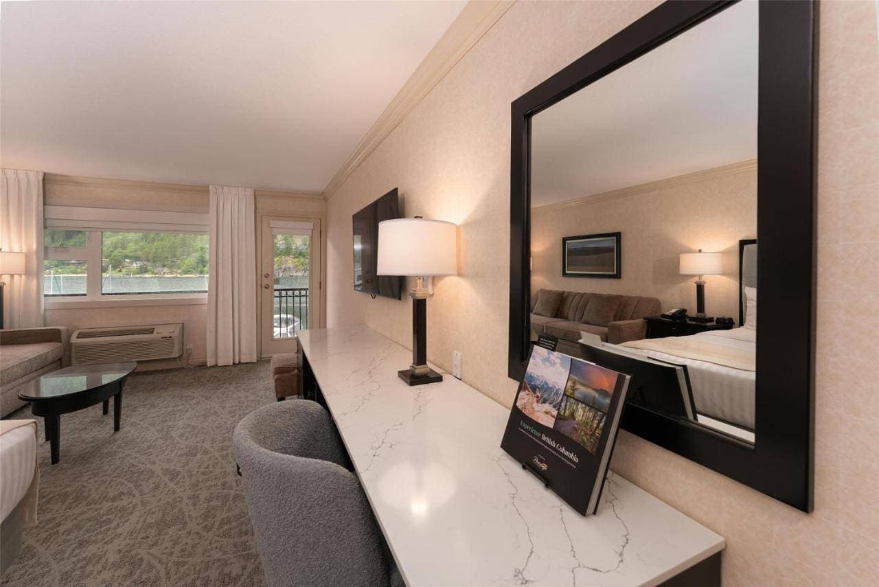 Foto 9 von 11: King Room with Sofa Bed and Spa Tub - Balcony/Lake View