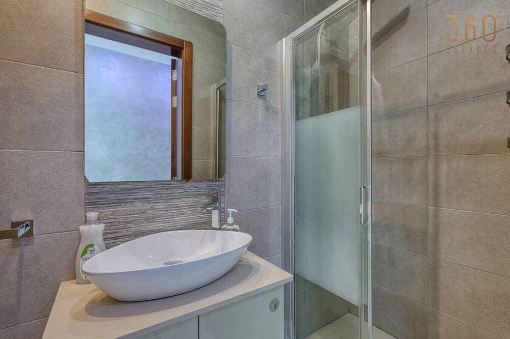 Foto 10 von 30: Central Sliema | 3Br home w/Terrace, Walk to Beach