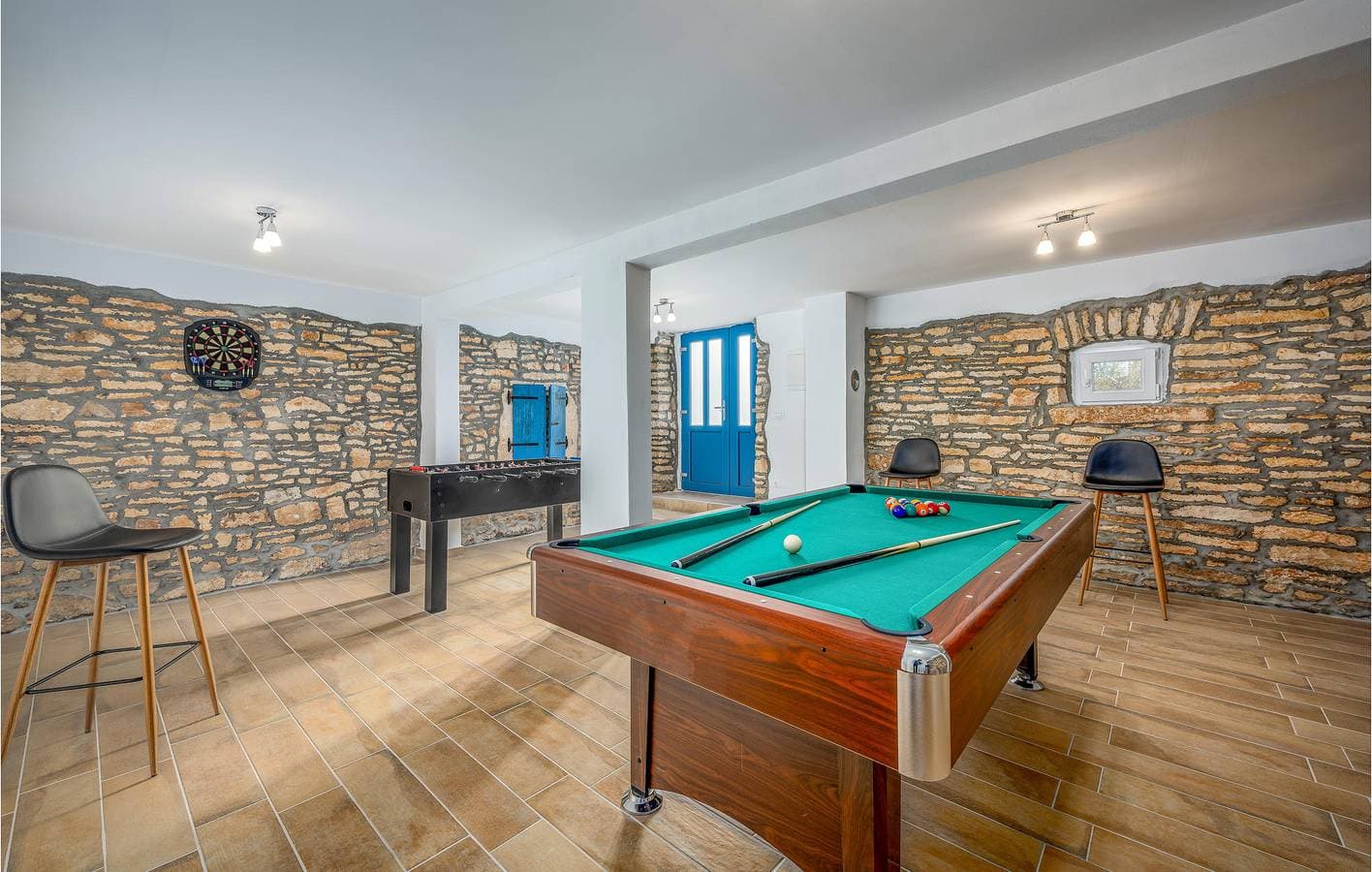 Foto 7 von 41: Charmante 2-Zimmer-Wohnung mit Pool und Terrasse, 2,5 km vom Stadtzentrum entfernt