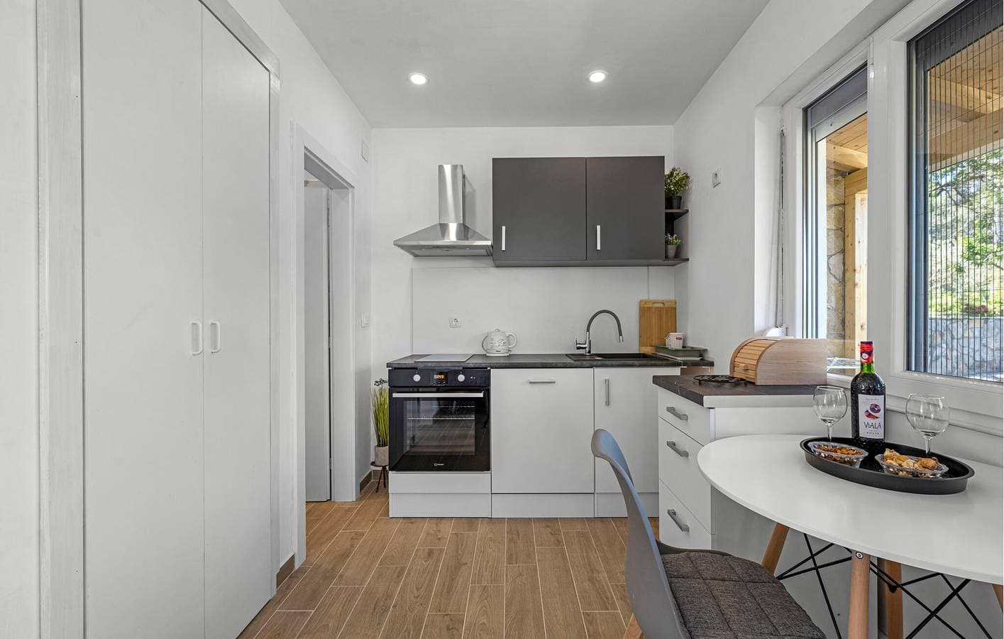 Foto 7 von 29: Gemütliche Ferienwohnung mit Terrasse, Küche, WLAN und Parkplatz