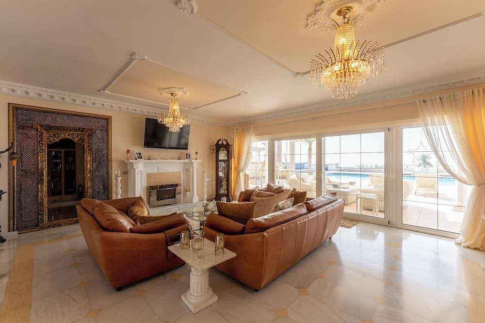 Foto 10 von 21: Private Luxury villa with Jacuzzi, Beach Bar, Pool