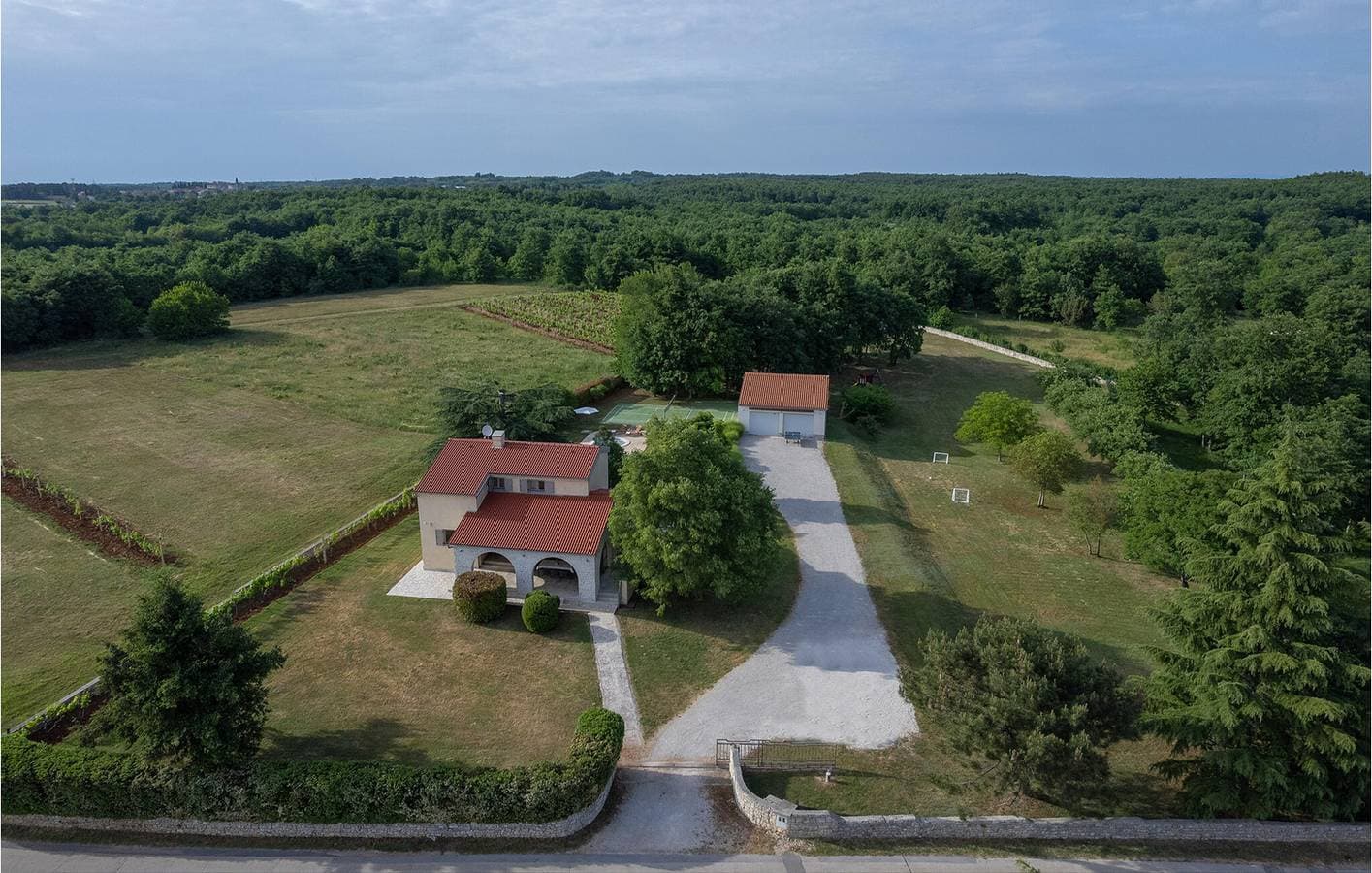 Foto 9 von 49: Gemütliche 250 m² große Ferienwohnung mit Pool und Terrasse in der Nähe von Svetvinčenat