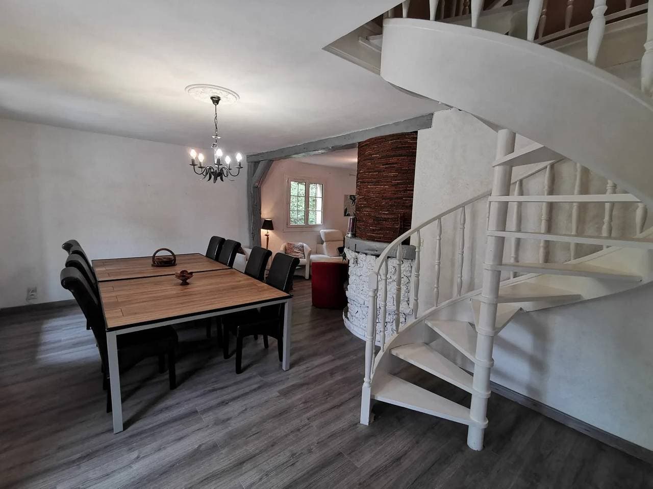 Foto 4 von 12: Bed & Breakfast 'Chambre D'hôte Vue Sur Étang' mit Gemeinschaftspool, Terrasse & WLAN