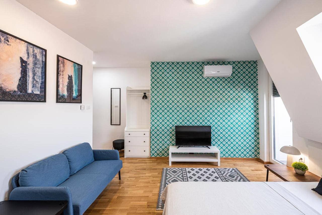 Modern Bright Studio-Free private parking-Fast Wi-Fi 1