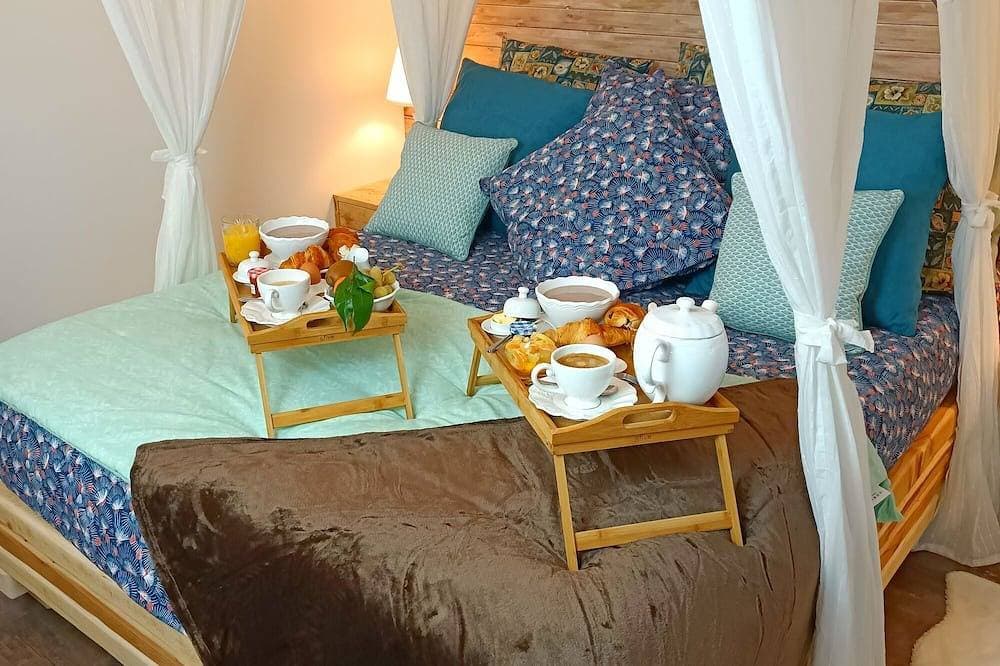 Foto 9 von 27: Gemütliches Apartment mit Whirlpool-Badewanne im Schlafzimmer und Katamaran-Netz