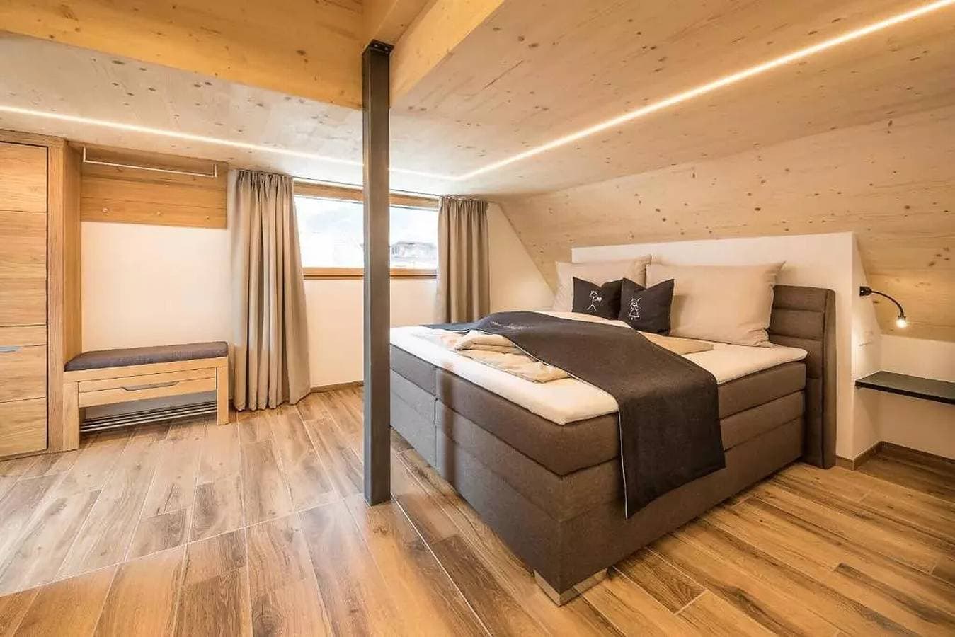 Foto 2 von 15: Ferienwohnung 'Superior Xl- 2 Left' mit Bergblick, Gemeinschaftspool und WLAN