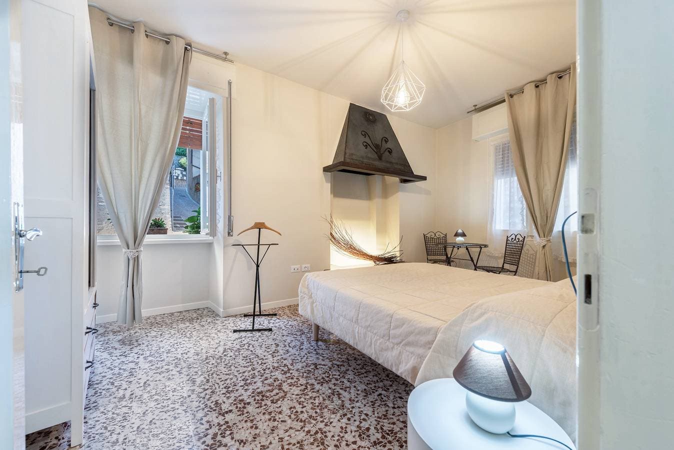 Foto 4 von 25: Ferienwohnung "Nonna Fina" mit Blick auf den See und die Berge, Gemeinschaftspool und WLAN