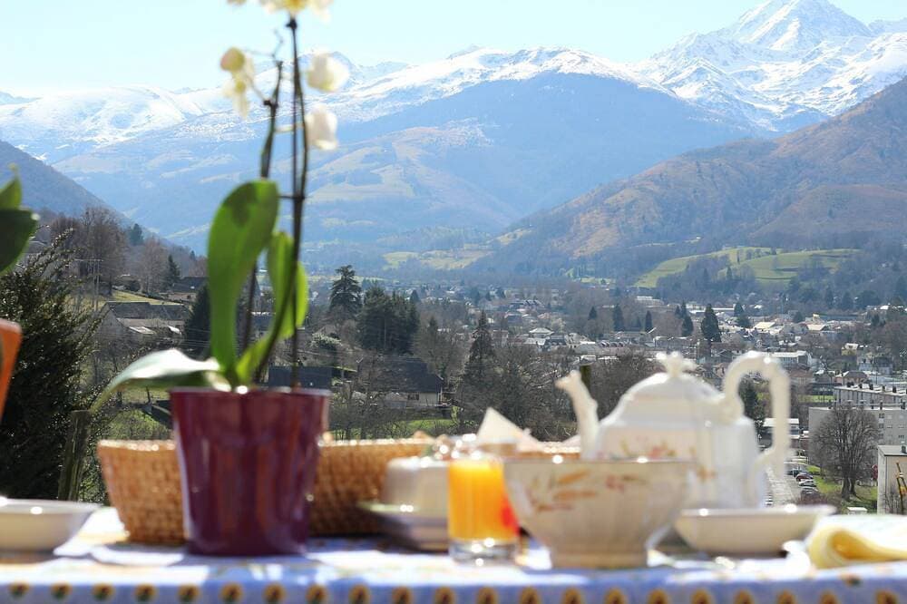 Foto 6 von 8: Krys Chambre vue sur les Pyrenees et le pis du Midi