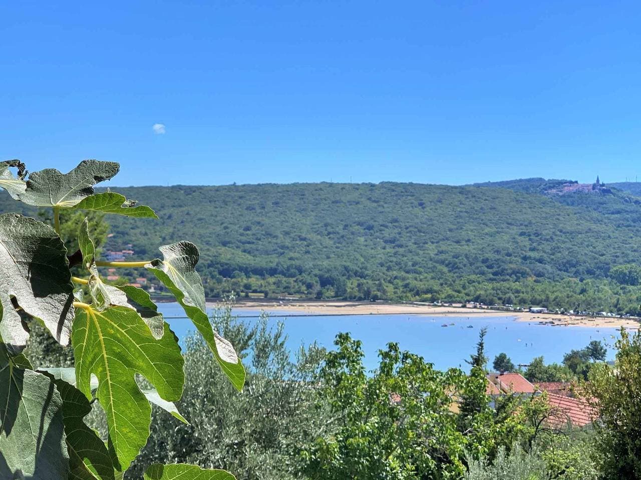 Foto 4 von 36: Ferienwohnung mit Meerblick und Klimaanlage