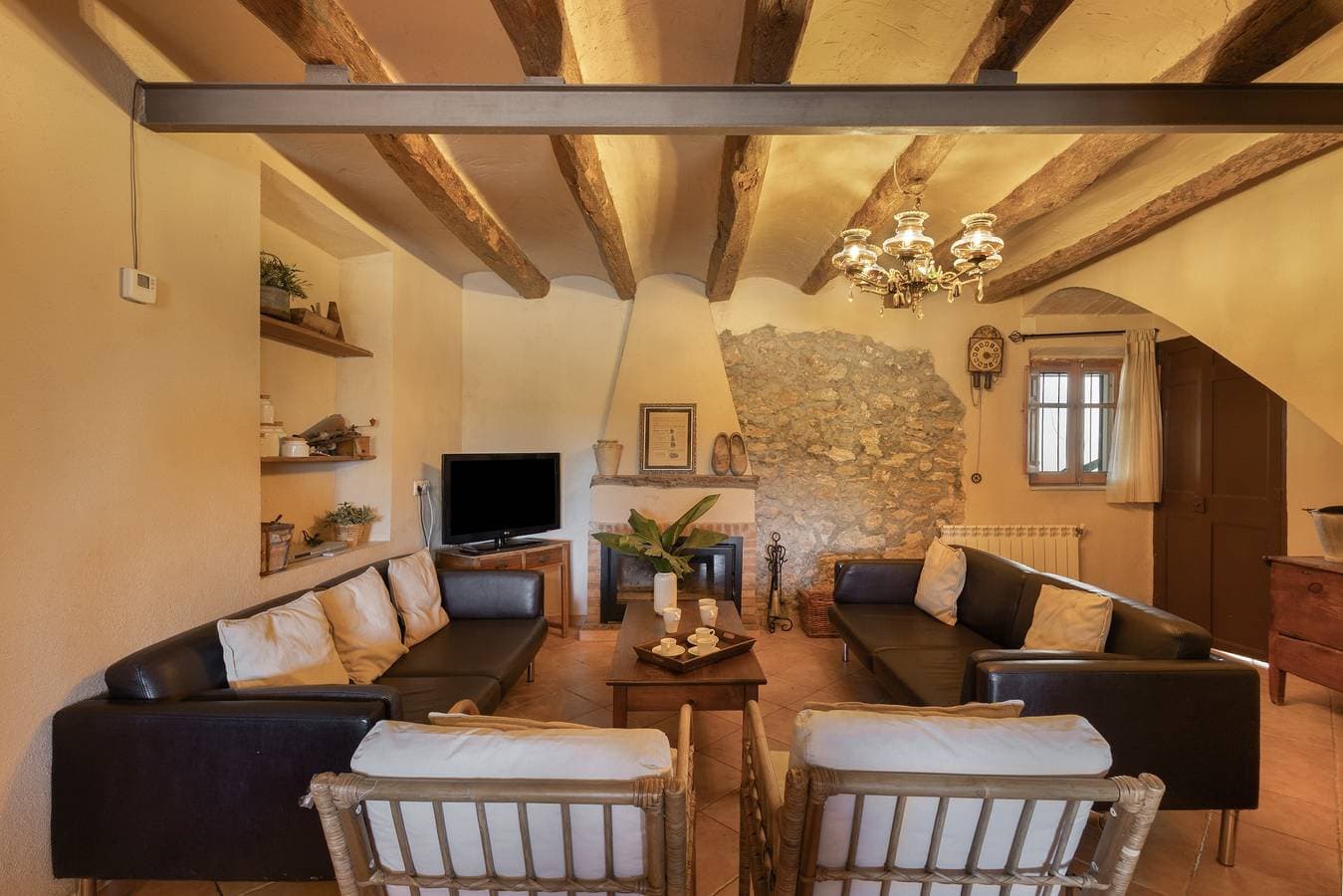 Foto 3 von 38: Finca 'Cal Cabrer' mit Bergblick, Privatem Pool und Wi-Fi
