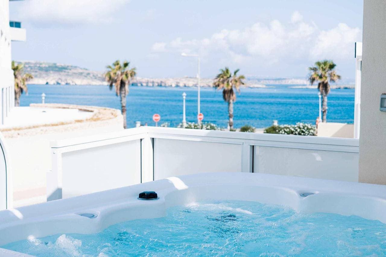Stunning 4BR Villa with Heated Jacuzzi in St Paul's Bay 1