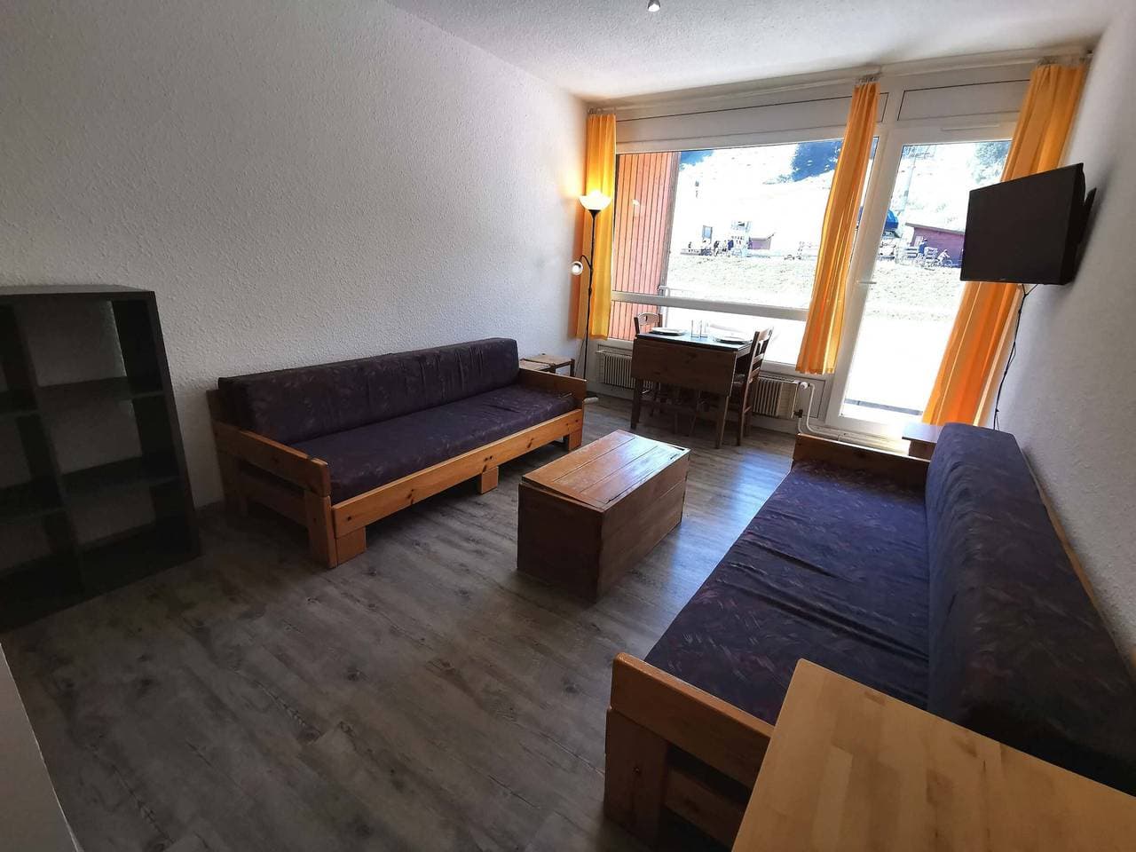 Foto 2 von 15: Gemütliches Studio an der Piste mit Balkon, TV und Skiraum