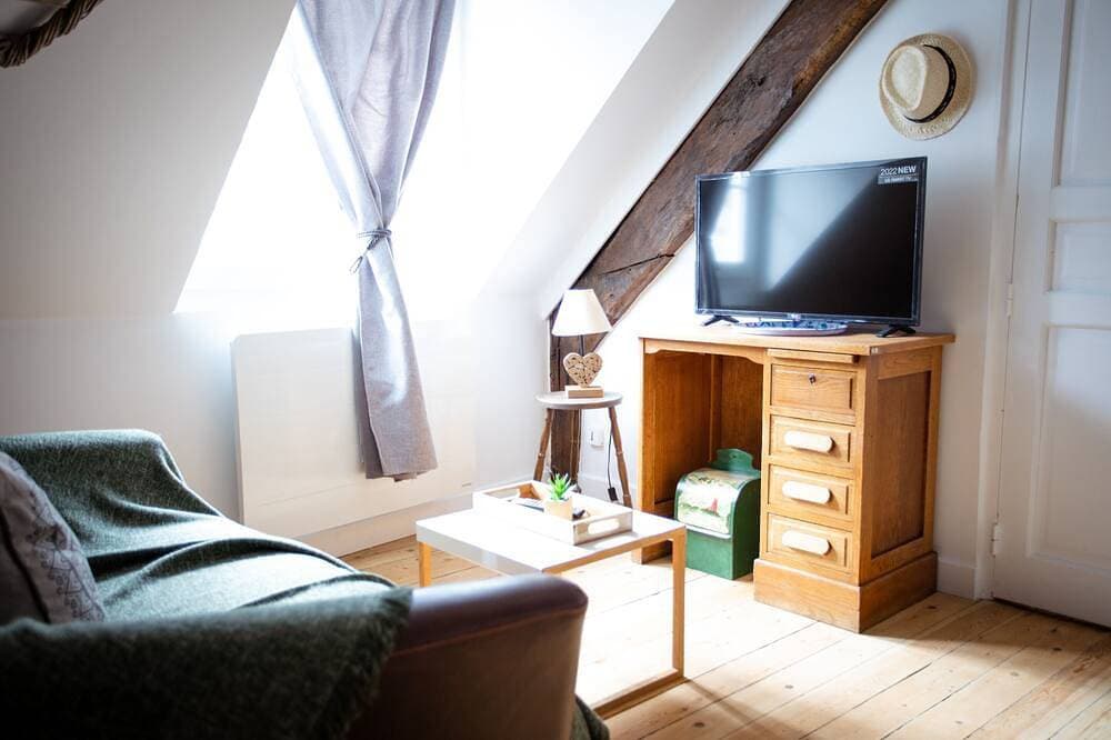 Foto 12 von 28: La Campagne -Studio-Ensuite mit Bad-Stadtblick