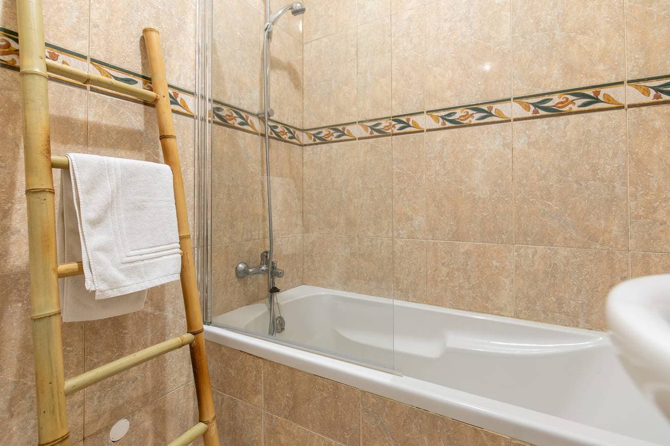 Foto 7 von 47: Casa Verde - Traditional Townhouse