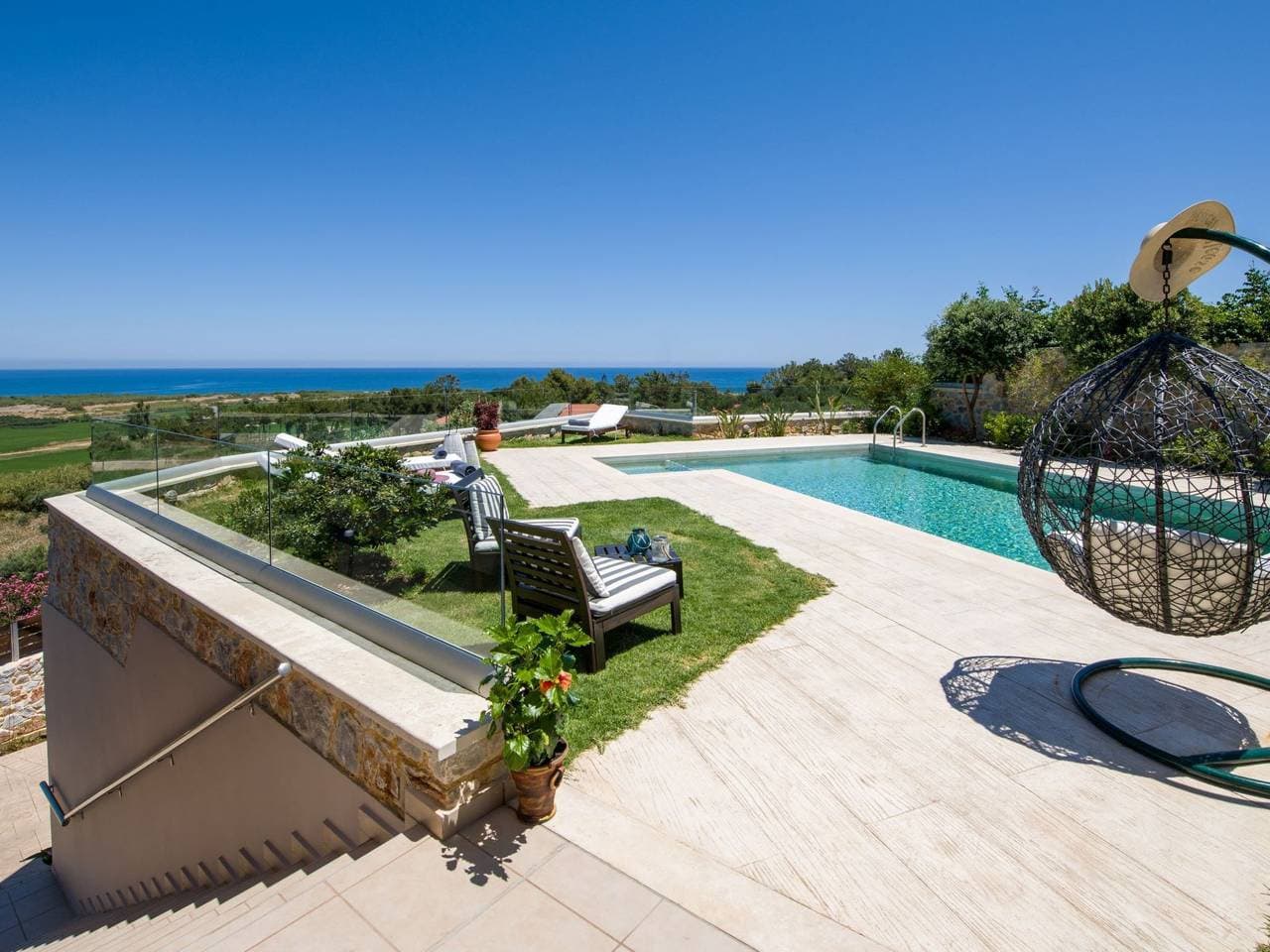 Foto 12 von 57: Ferienvilla mit Garten, Grill und Terrasse