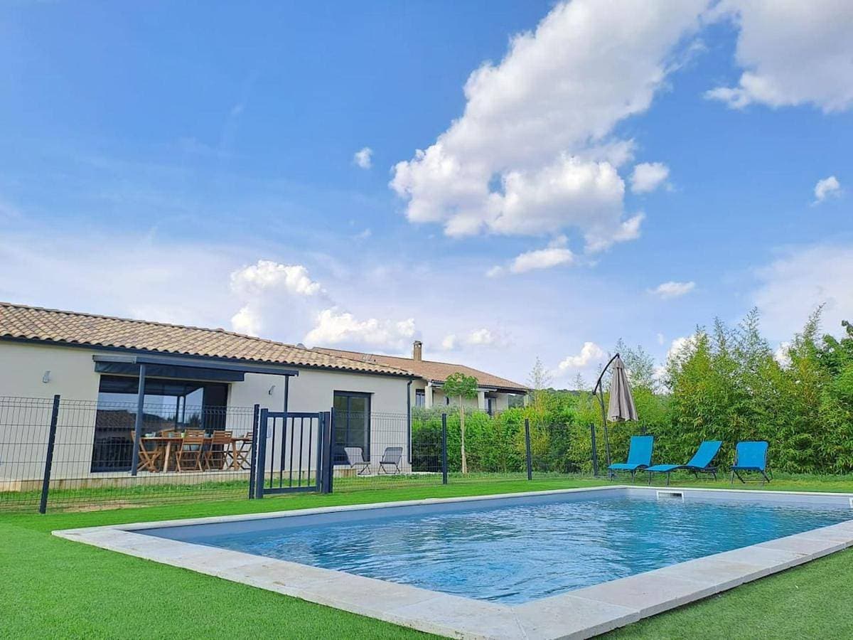 Maison avec piscine 1