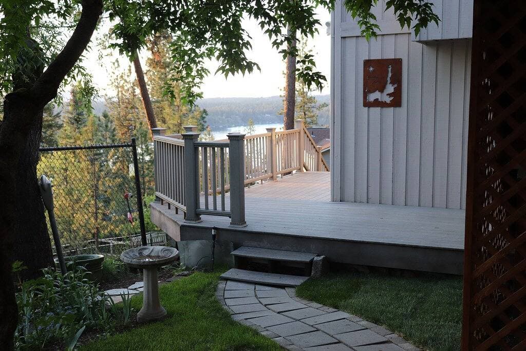 Hayden Lake Retreat • Lake Views • Private Deck • Near Coeur d'Alene 1