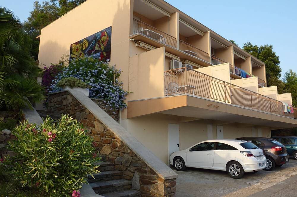 Foto 7 von 16: Studio mit Balkon mit Meerblick für 4 Pers. ruhig mit pool, parkplatz und keller