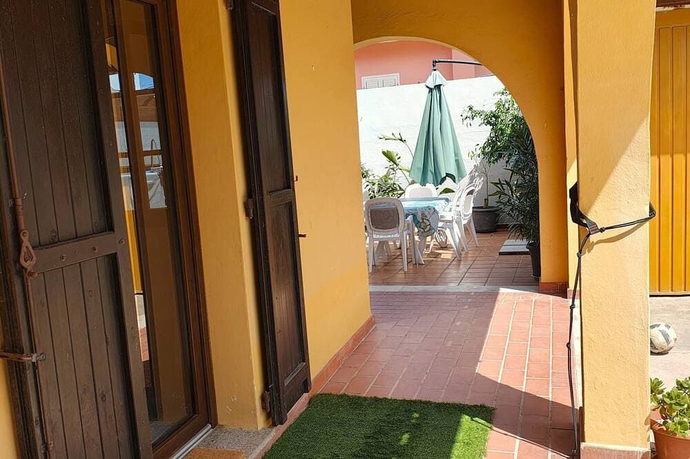 Foto 13 von 30: Cozy Apartment with Pool & Private Garden near Cagliari