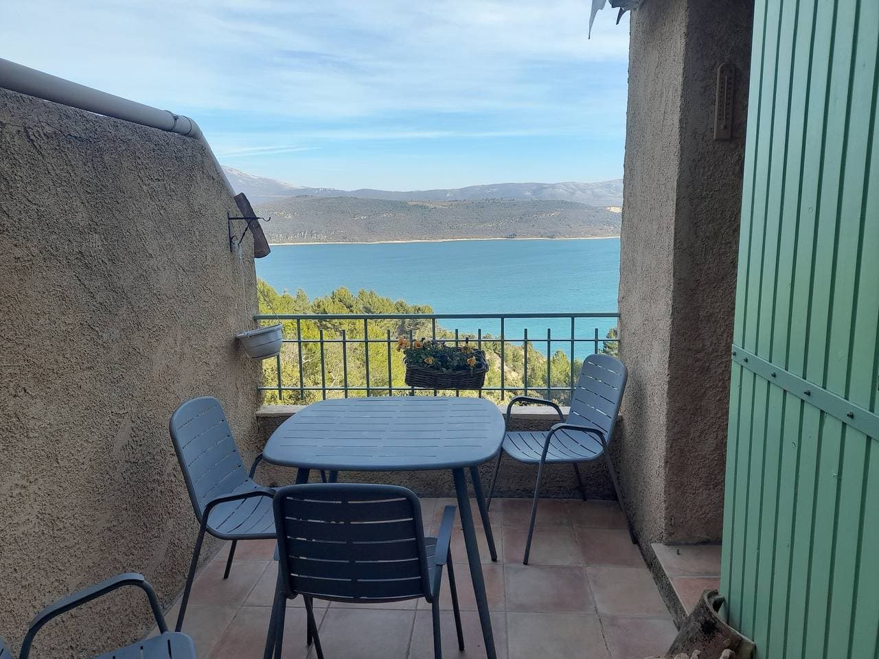 Foto 5 von 32: Gemütliches Apartment in Sainte-Croix-du-Verdon 44 m² Seeansicht